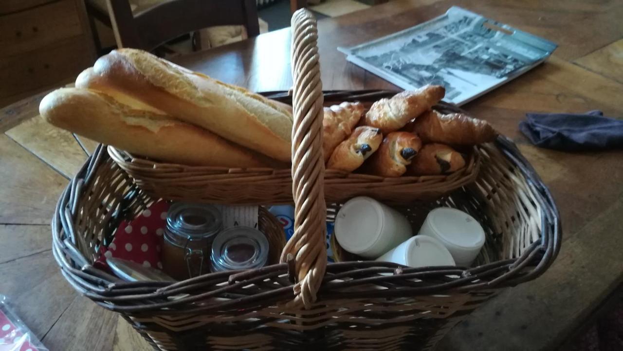 La Ferme De L'Isle Et Sa Roulotte Bed & Breakfast Avaray ภายนอก รูปภาพ