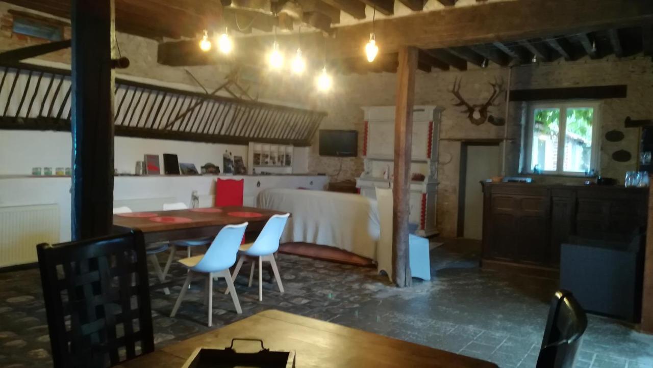 La Ferme De L'Isle Et Sa Roulotte Bed & Breakfast Avaray ภายนอก รูปภาพ