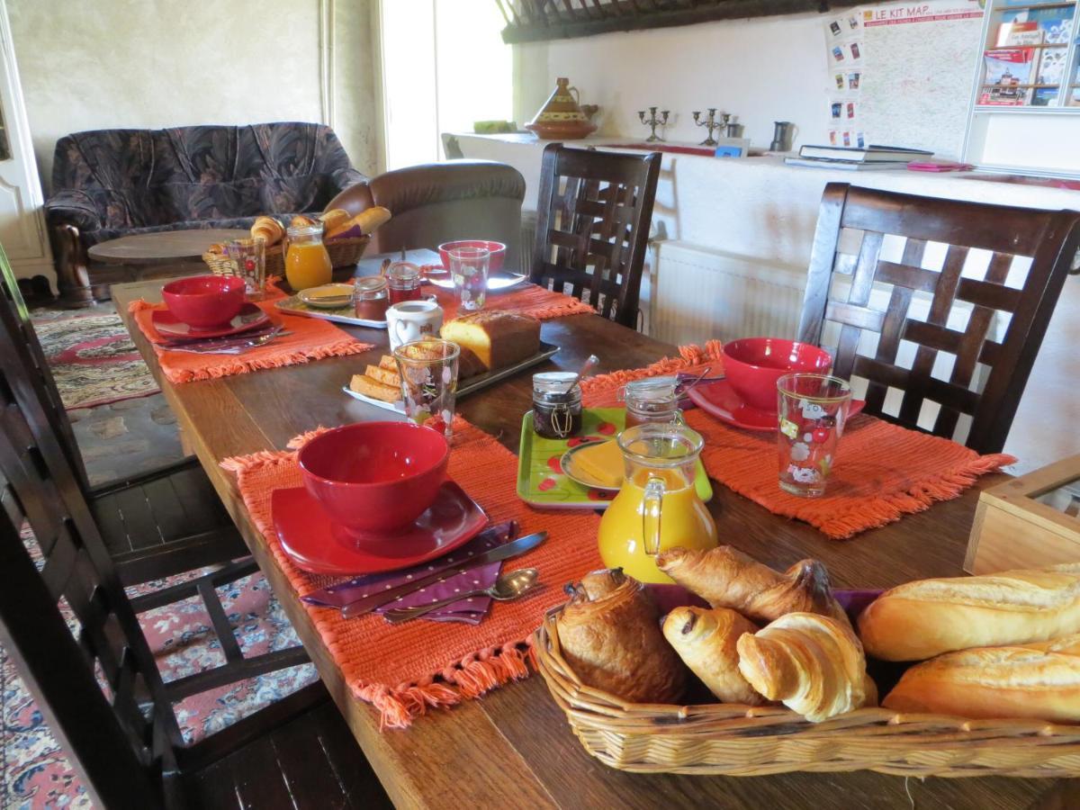 La Ferme De L'Isle Et Sa Roulotte Bed & Breakfast Avaray ภายนอก รูปภาพ