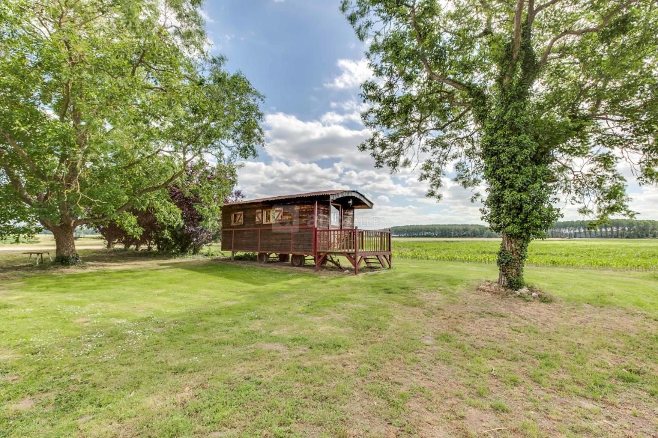 La Ferme De L'Isle Et Sa Roulotte Bed & Breakfast Avaray ภายนอก รูปภาพ