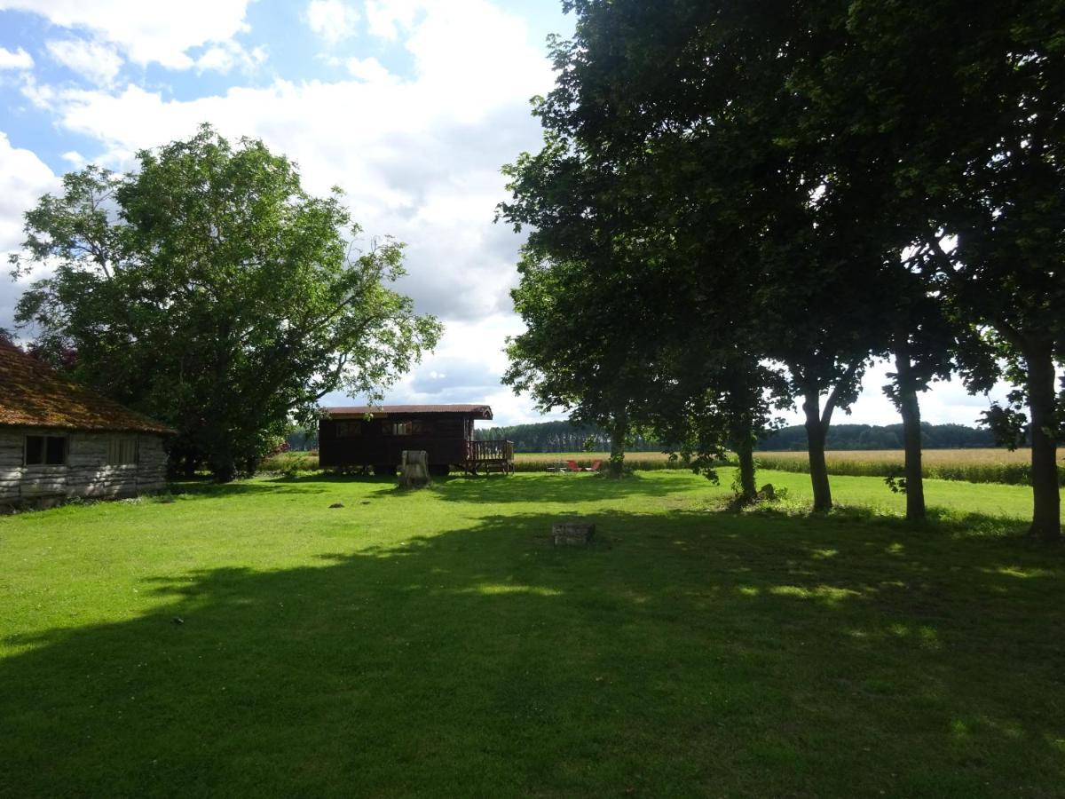 La Ferme De L'Isle Et Sa Roulotte Bed & Breakfast Avaray ภายนอก รูปภาพ