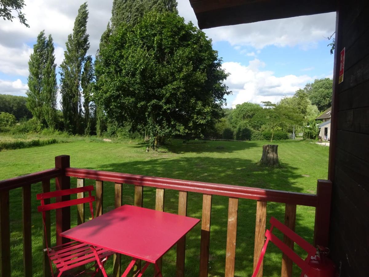 La Ferme De L'Isle Et Sa Roulotte Bed & Breakfast Avaray ภายนอก รูปภาพ