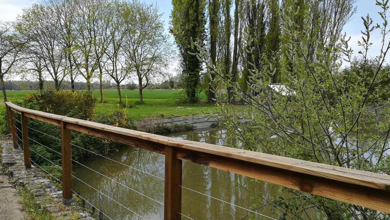 La Ferme De L'Isle Et Sa Roulotte Bed & Breakfast Avaray ภายนอก รูปภาพ