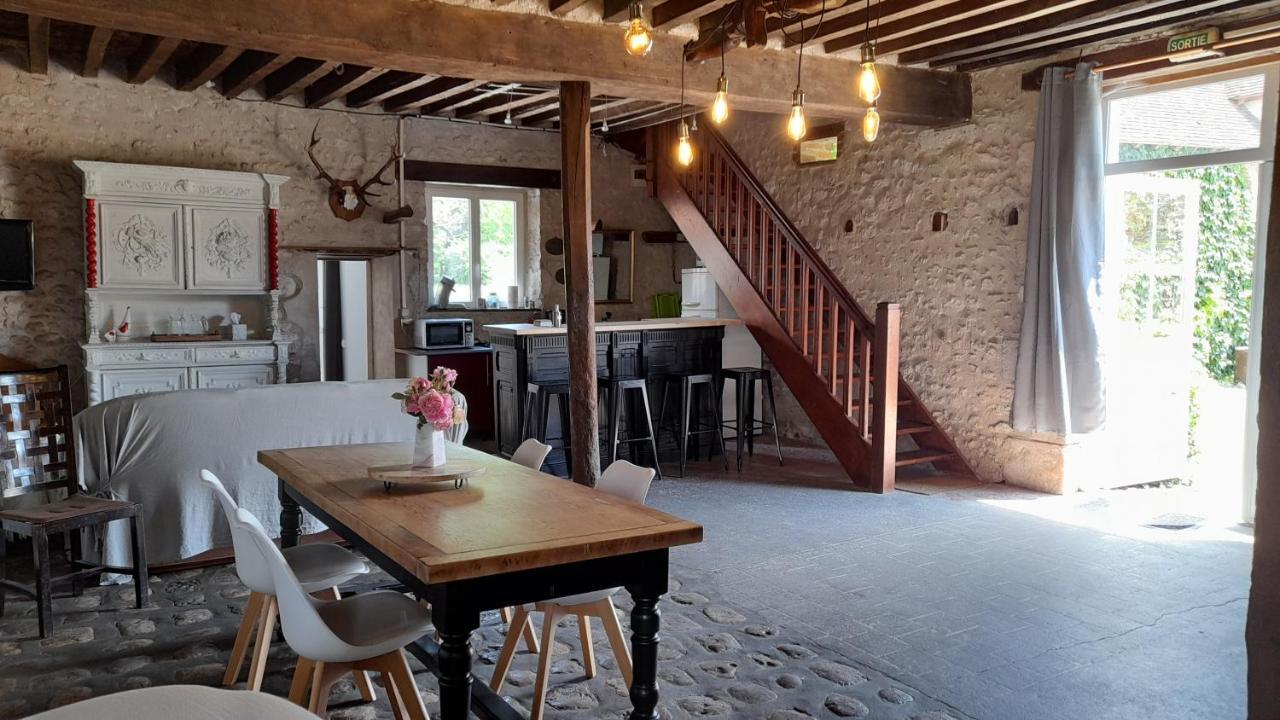 La Ferme De L'Isle Et Sa Roulotte Bed & Breakfast Avaray ภายนอก รูปภาพ
