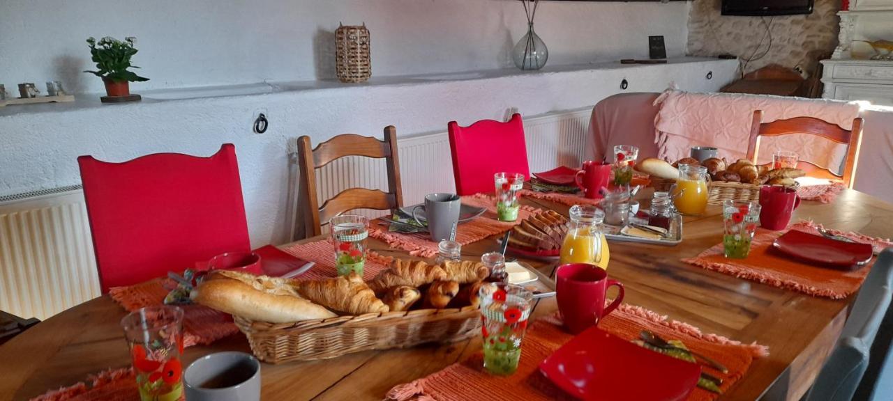 La Ferme De L'Isle Et Sa Roulotte Bed & Breakfast Avaray ภายนอก รูปภาพ